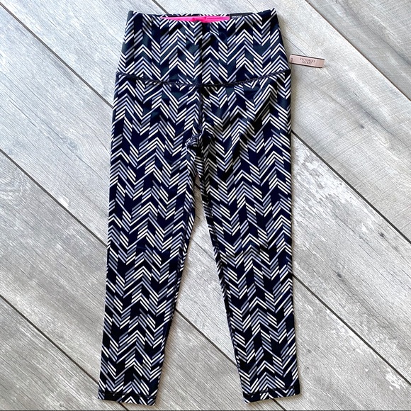 Victoria's Secret VSX High Rise Knockout Capri - Picture 2 of 7